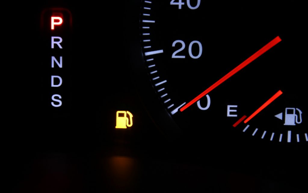 燃料給油ランプと走行距離の関係　ガソリンランプ点灯後、どの位走ることができますか？