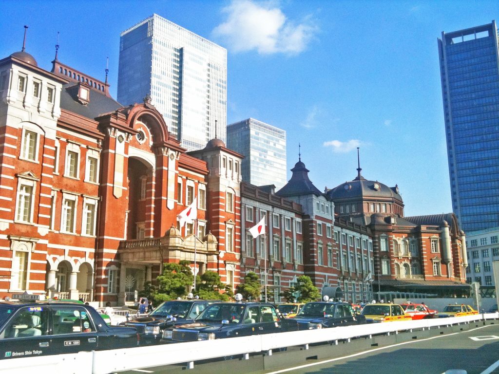 tokyo_station_and_taxi