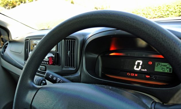 車のエアコン修理代が30万円 修理するべきか