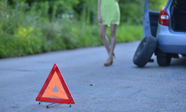 高速道路での故障時に、運転手が絶対に行わなければならない5つの事
